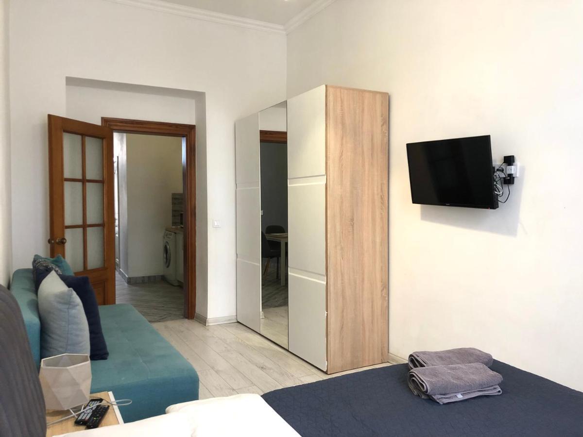 Romantic Apartments-Near Opera House 5/8 Lviv Dış mekan fotoğraf